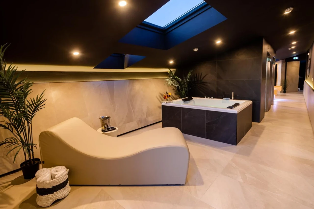 Black Hotel