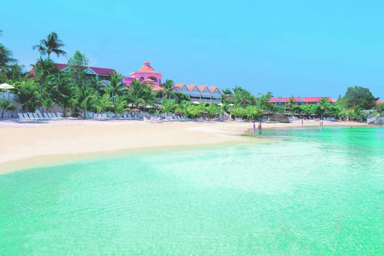 Coco Reef Resort & Spa