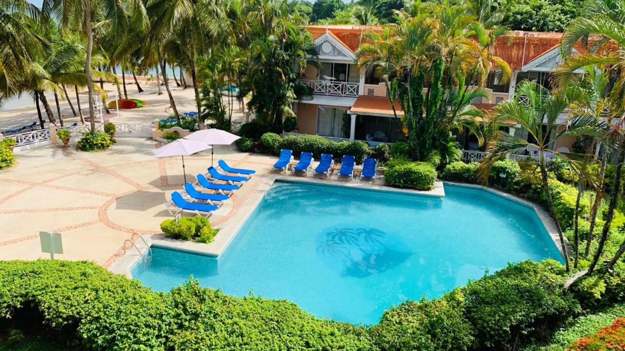 Coco Reef Resort & Spa