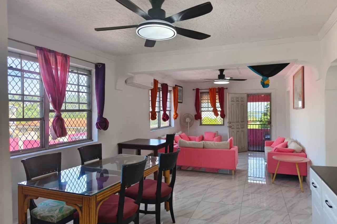 Da Pink And White Palace