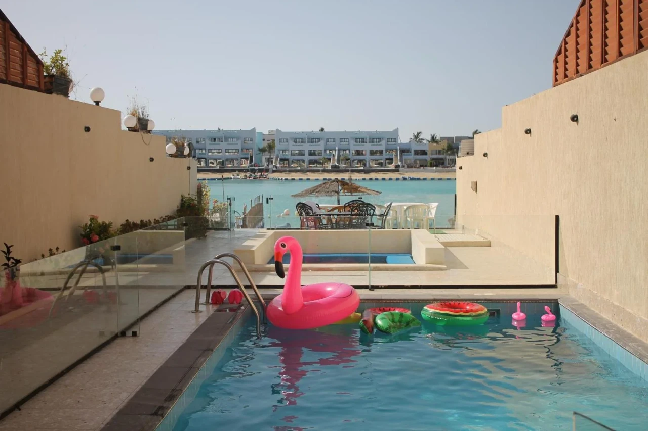 Durrat Alarous Beach
